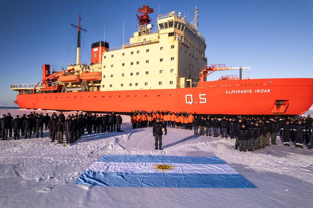 El rompehielos argentino Almirante Irízar arribó a la Base Antártica